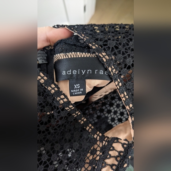 Adelyn Rae Naia Woven Lace Fit and Flare Dress. Size xsmall. - Picture 4 of 5